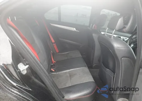 2013 Mercedes-Benz C 250 z USA, uszkodzony, nr VIN WDDGF4HB3DA793567